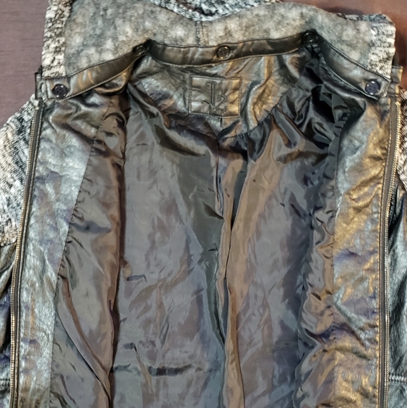 J2 Moto Jacket With Detachable Hood - Picture 4 of 8